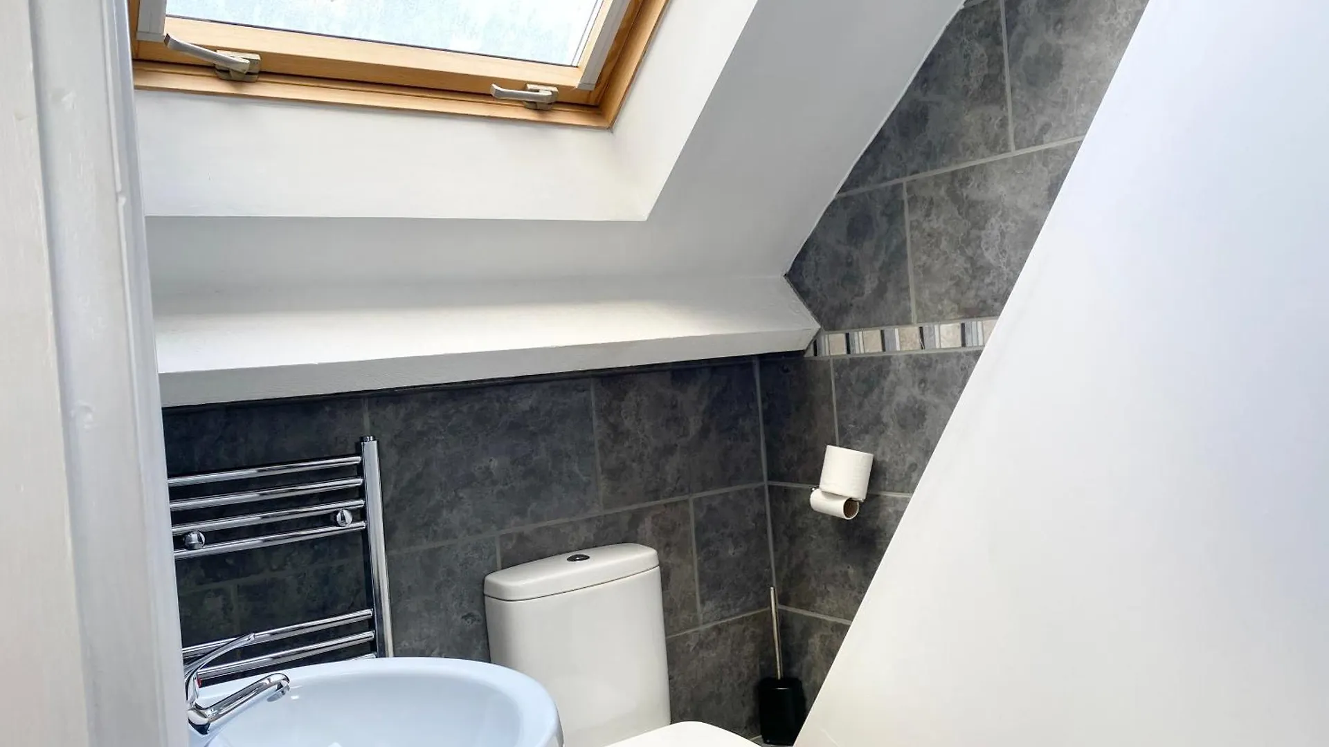 Spacious Five-Bedroom House Close To York Centre - Orchid House